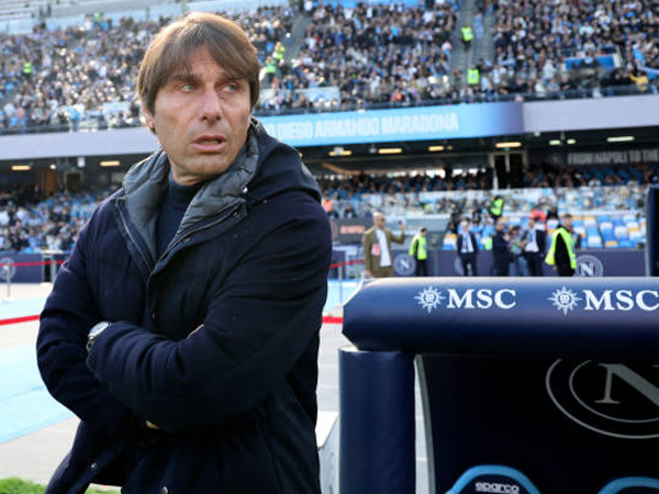 Juventus dan AC Milan Berebut Tanda Tangan Antonio Conte