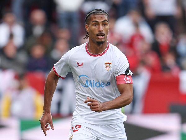 Chelsea mengindetifikasi bek Sevilla, Loic Bade