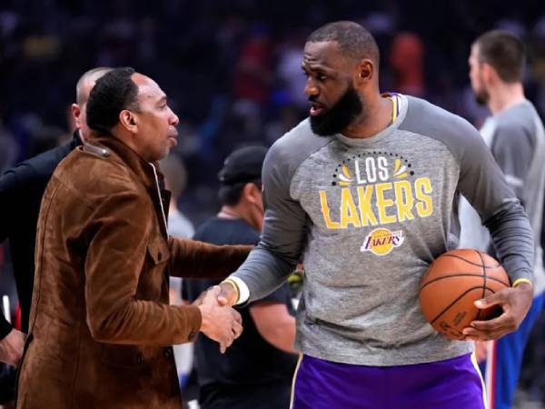 LeBron James (kanan) dan Stephen A. Smith. (Foto: AP)
