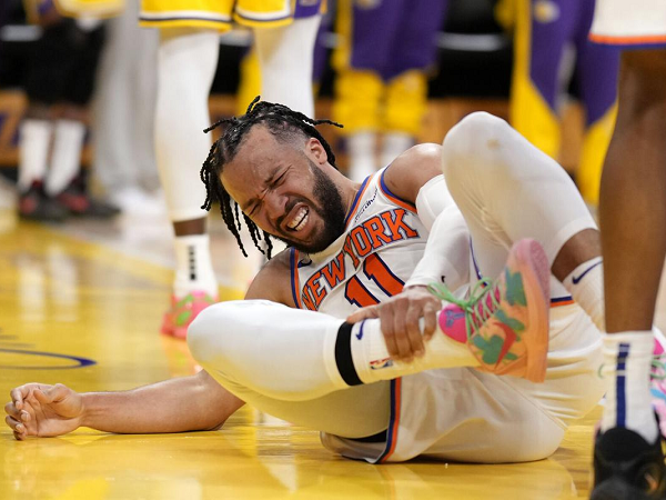 Jalen Brunson ingin cederanya pulih total sebelum playoff dimulai.