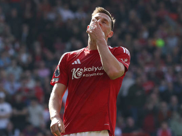 Cedera Pinggul, Chris Wood Diragukan Tampil Lawan Manchester United