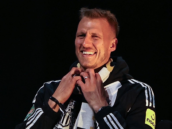 Bek Newcastle United, Dan Burn
