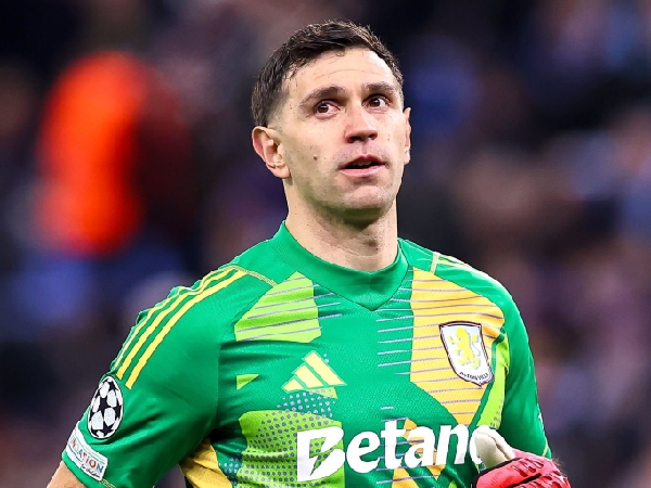 Chelsea disarankan merekrut kiper Aston Villa, Emi Martinez