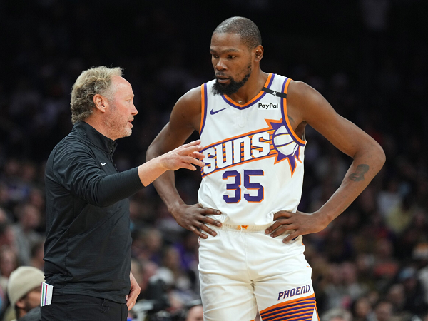Mike Budenholzer ingin lihat Kevin Durant segera bermain lagi.