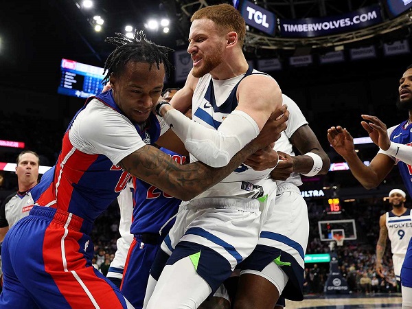NBA beri skorsing untuk para pemain yang terlibat perkelahian di laga Pistons versus Timberwolves.