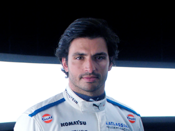 Carlos Sainz Jr komentari soal pemecatan cepat Liam Lawson.