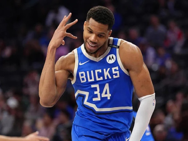 Giannis Antetokounmpo Cetak Rekor Saat Hempaskan Sixers