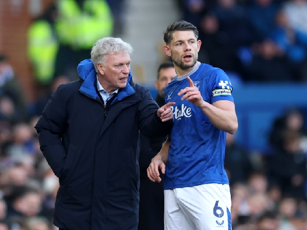 David Moyes dan bek Everton, James Tarkowski