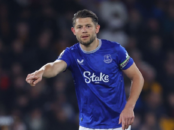 Bek Everton, James Tarkowski, menjadi sasaran hujatan di media sosial