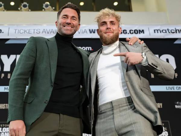 Eddie Hearn (kiri) dan Jake Paul. (Foto: Fight TV)