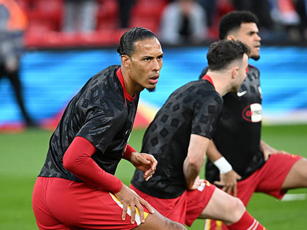 Virgil van Dijk Kesal, Arne Slot Ikut Bingung Dengan Komentar Michael Owen