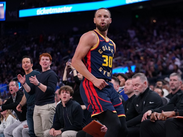 Stephen Curry makin optimistis dengan peluang juara Warriors.