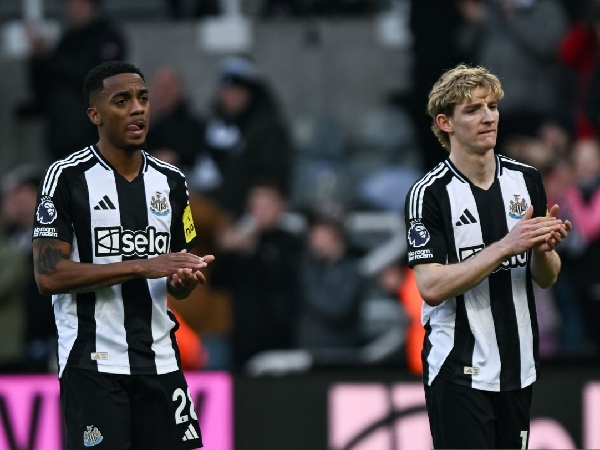 Joe Willock dan Anthony Gordon