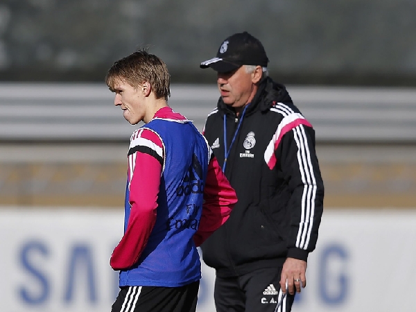 Martin Odegaard dan Carlo Ancelotti saat bersama di Real Madrid