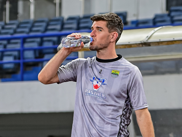 Bek Persib, Nick Kuipers