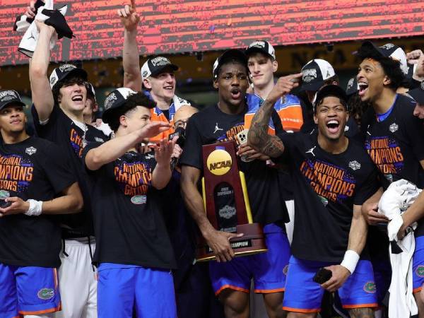 Para pemain Florida melakukan selebrasi setelah mengalahkan Houston di final NCAA putra 2025. (Foto: AP)