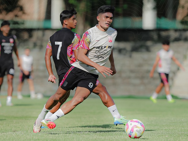 Penyerang Persis Solo, Ramadhan Sananta saat melakoni internal game