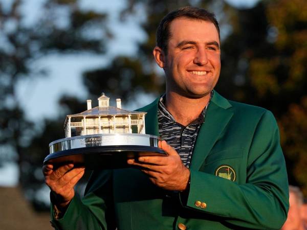 Scottie Scheffler merayakan kemenangannya setelah menjuarai Masters 2024. (Foto: Golf Digest)