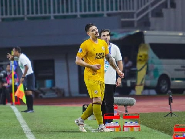 Tin Martic tidak dapat memperkuat Semen Padang FC di laga kontra PSM Makassar