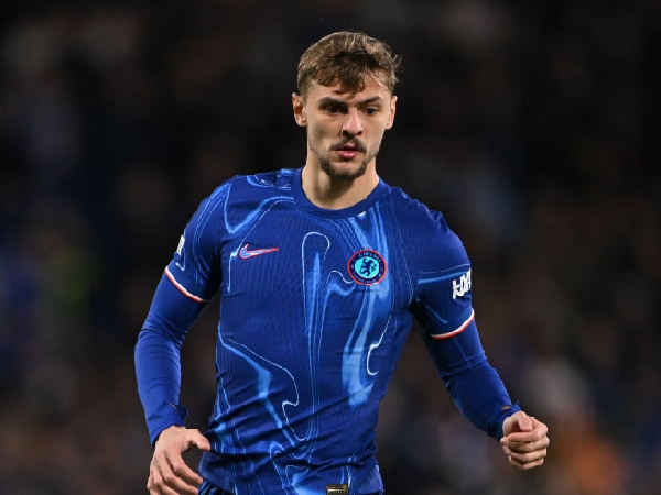 Gelandang Chelsea, Kiernan Dewsbury-Hall