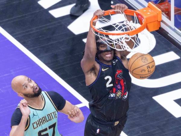 Jeff Dowtin Jr (kanan) mencetak 30 poin saat tim tamu Philadelphia 76ers meraih kemenangan 122-103 atas Washington Wizards pada hari Rabu (9/4) malam. (Foto: Xinhua)