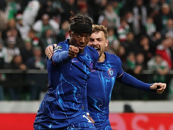 Winger Chelsea, Noni Madueke, mencetak dua gol ke gawang Legia Warszawa