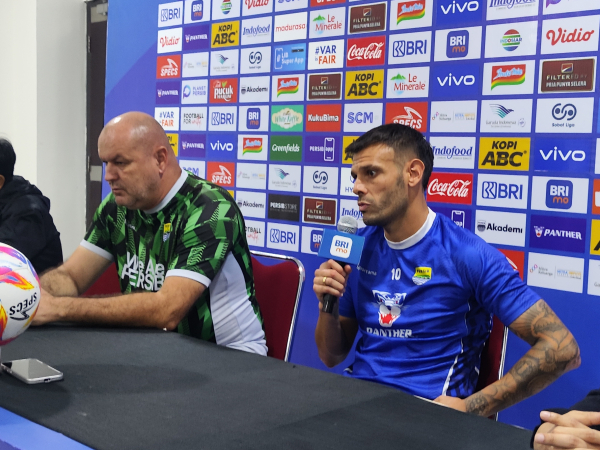 Gelandang Persib, Tyronne del Pino