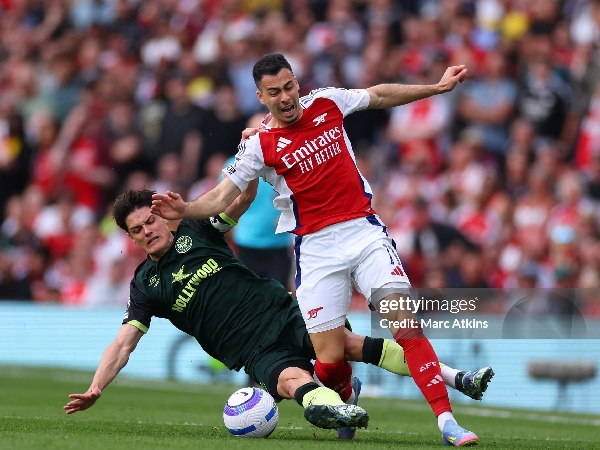 Gabriel Martinelli ditekel secara brutal oleh Christian Norgaard