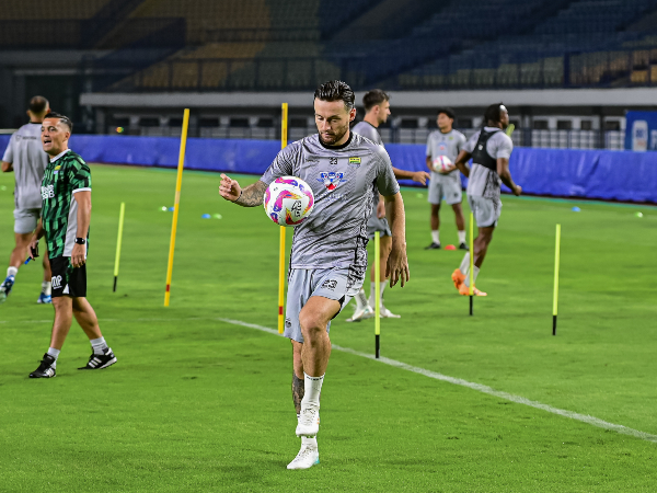 Gelandang Persib, Marc Klok