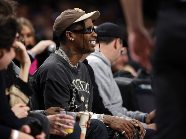 Barcelona Akan Memakai Logo Rapper Travis Scott di El Clasico