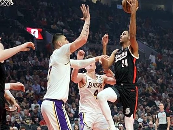 Lakers Alami Kekalahan Telak dari Blazers di Laga Terakhir Reguler
