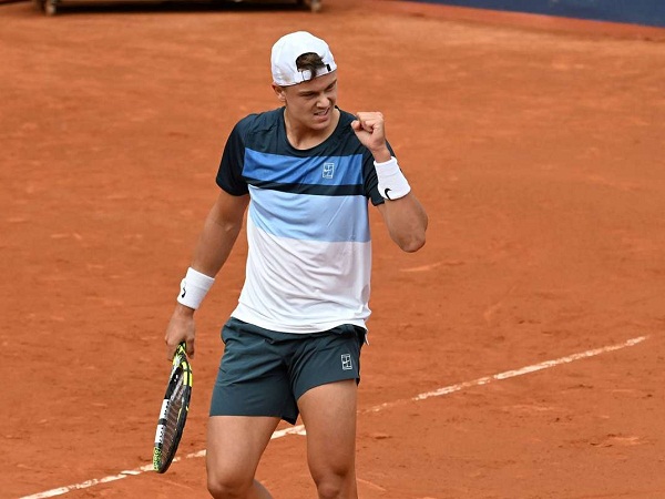 Holger Rune Atasi Tantangan Pertama Di Barcelona