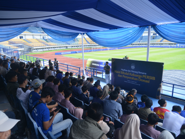 Persib menggelar halalbihalal dan santunan kepada panti asuhan