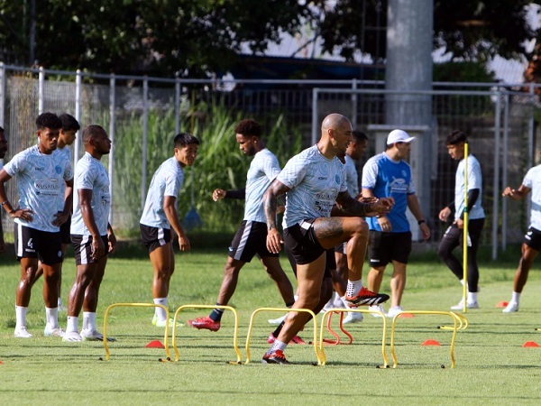 Latihan PSBS Biak jelang menghadapi Malut United FC