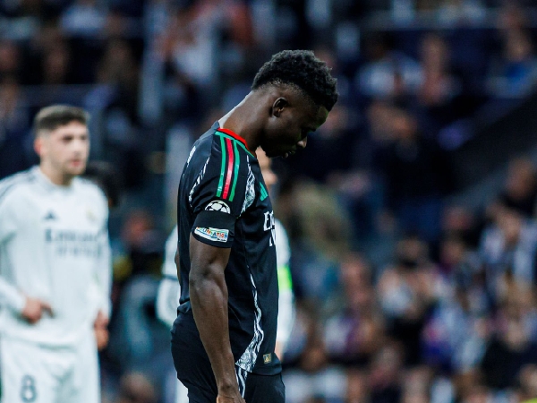 Winger Arsenal, Bukayo Saka, gagal menjebol gawang Real Madrid lewat titik putih