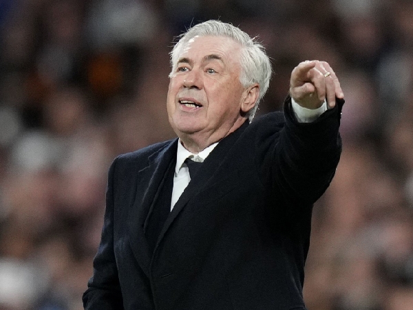 Carlo Ancelotti menyaksikan Real Madrid disingkirkan Arsenal di perempat final Liga Champions