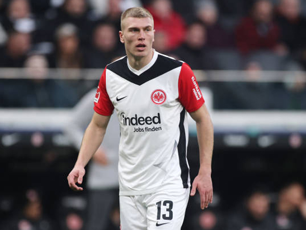 Eintracht Frankfurt Resmi Tebus Rasmus Kristensen dari Leeds United