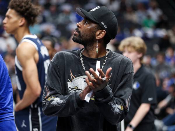 Mavs dilaporkan ingin merestrukturisasi kontrak Kyrie Irving saat ini dan menggantinya dengan kontrak baru berdurasi tiga tahun. (Foto: AP)