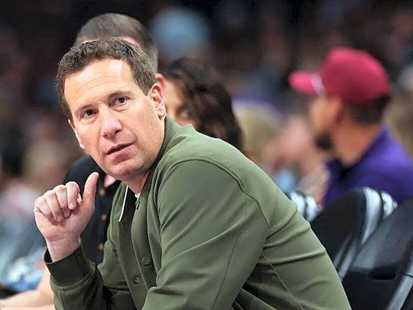 Mat Ishbia bertanggung jawab atas musim Phoenix Suns yang gagal total.