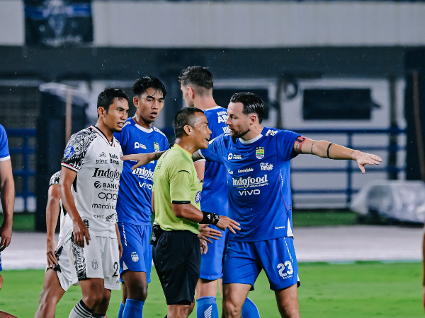 Bojan Hodak beri pandangan soal laga Persib melawan Bali United yang digelar dalam tensi tinggi
