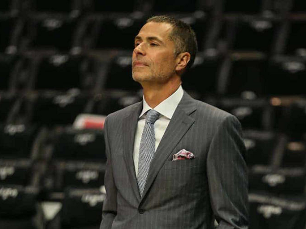 Rob Pelinka dapat kontrak baru dari Los Angeles Lakers.