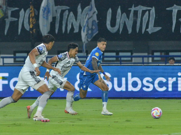 Persib menang 2-1 dari Bali United