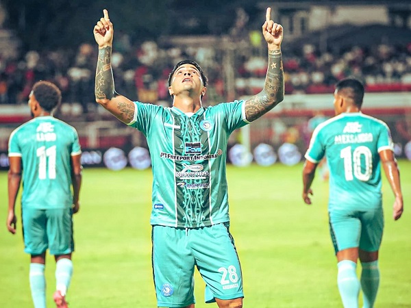 Pemain PSBS Biak, Pablo Arganara sempat membawa timnya unggul atas Malut United FC