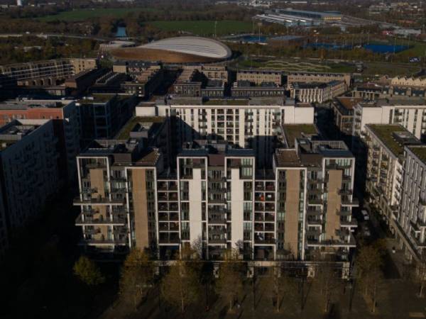 Penampakan komplek perkampungan atlet London 2012 yang memerlukan perbaikan. (Foto: AP)