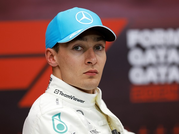 George Russell pilih realistis tanggapi rumor Max Verstappen.