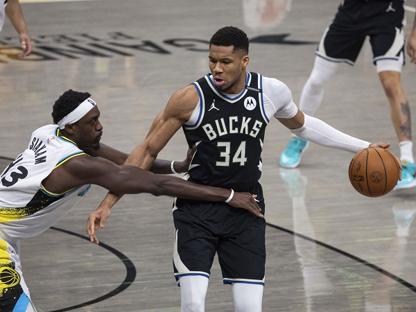 Giannis Antetokounmpo klaim Bucks terlalu tegang di Game 1 lawan Pacers.