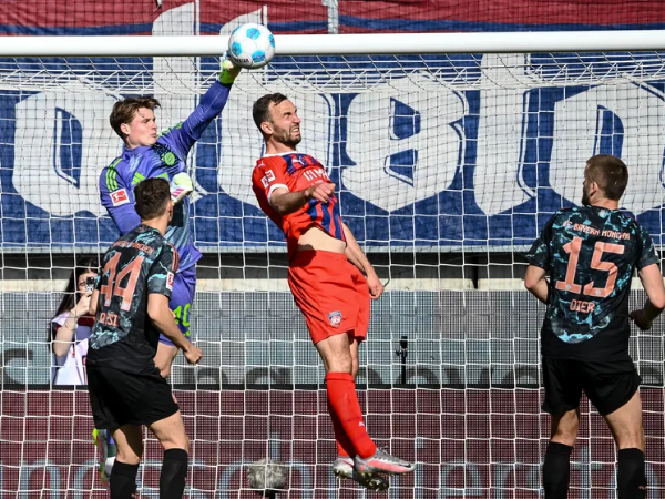Jonas Urbig