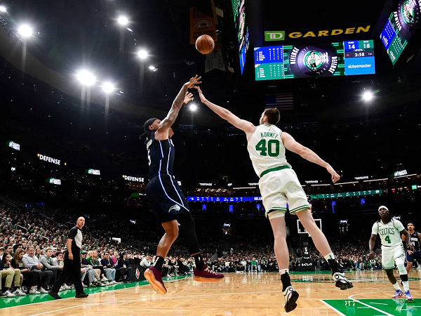 Boston Celtics kalahkan Orlando Magic dengan skor telak di Game 1.