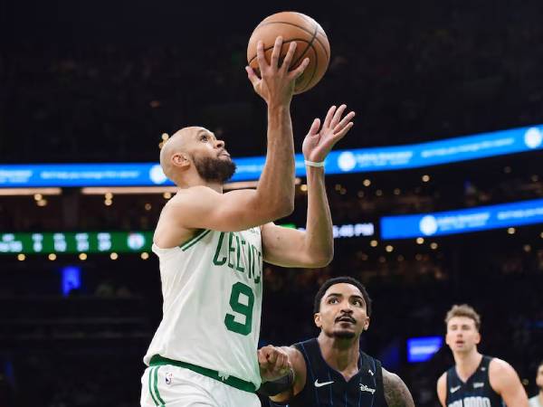 Derrick White (kiri) mencetak 30 poin saat Boston Celtics mengalahkan Orlando Magic 103-86 pada Game 1 di putaran pertama playoff Wilayah Timur, Minggu (20/4).