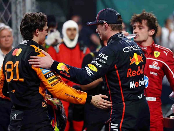 Oscar Piastri rebut posisi puncak klasemen usai menangi GP Arab Saudi.